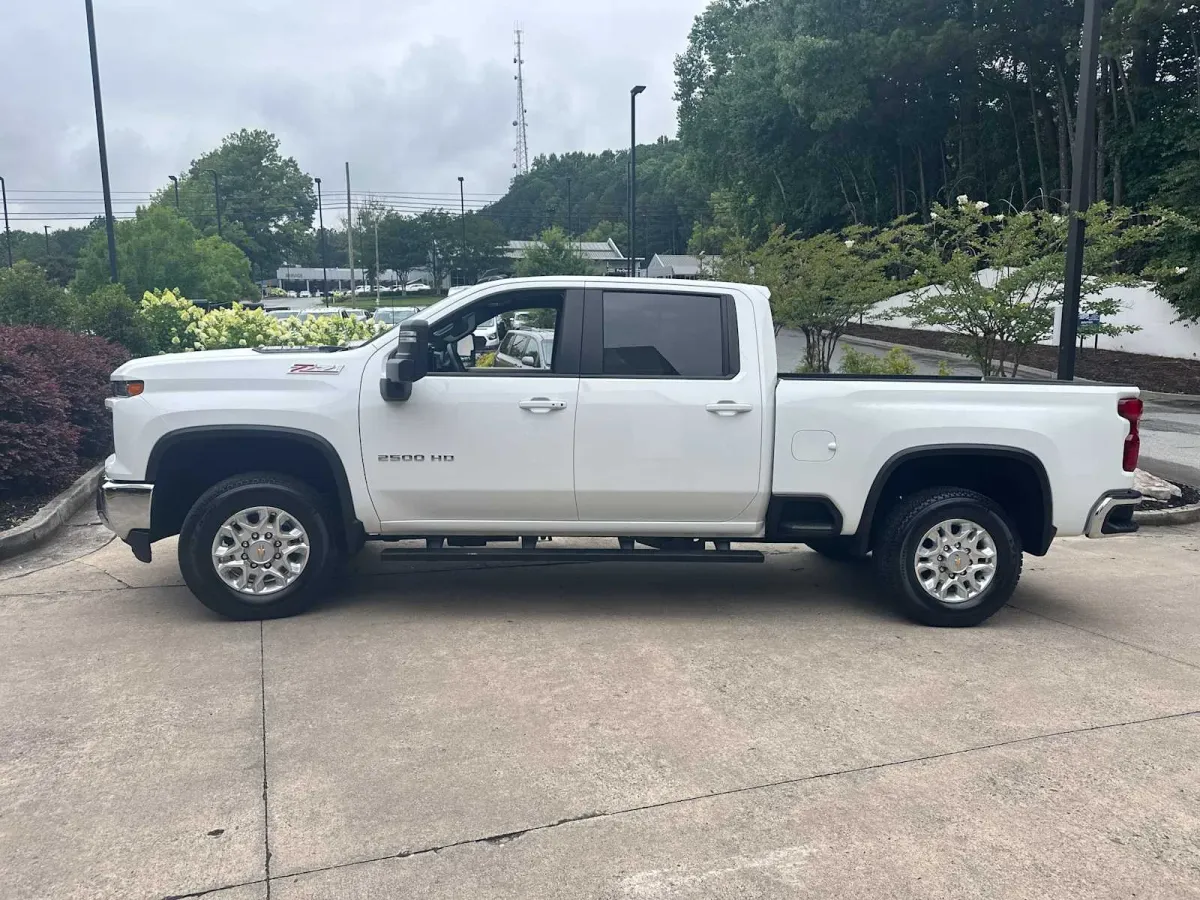 2025 Chevrolet Silverado 2500HD LT thumbnail 4
