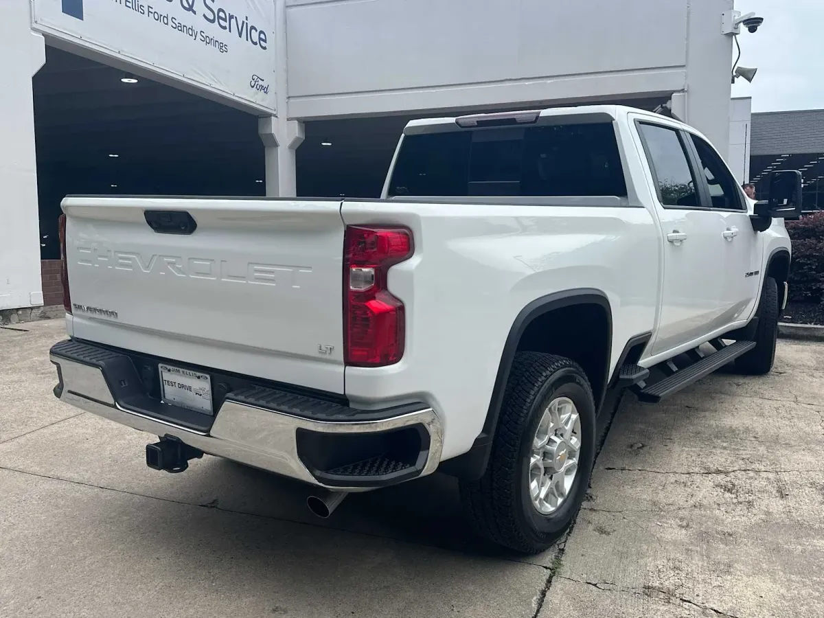 2025 Chevrolet Silverado 2500HD LT thumbnail 8