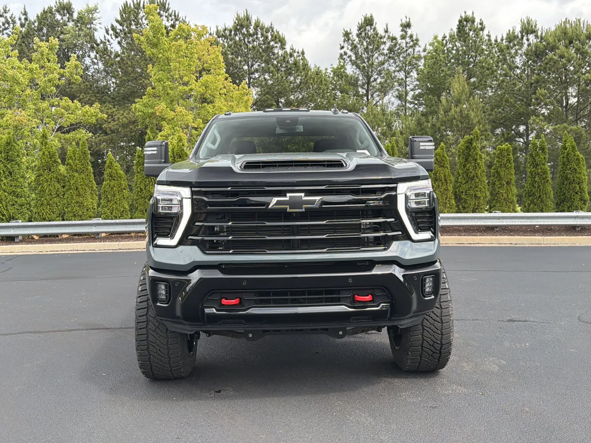 2025 Chevrolet Silverado 2500HD LT thumbnail 10
