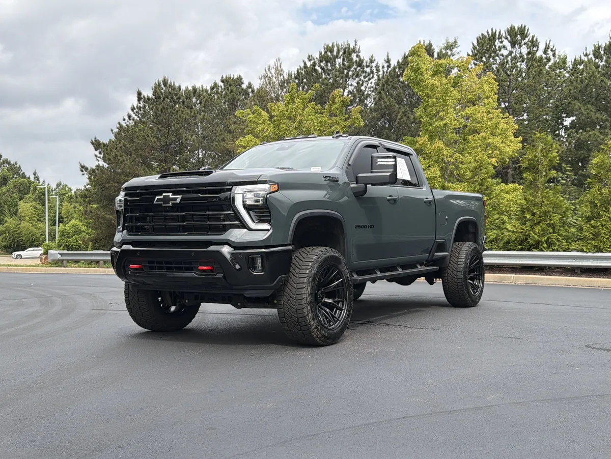 2025 Chevrolet Silverado 2500HD LT thumbnail 11