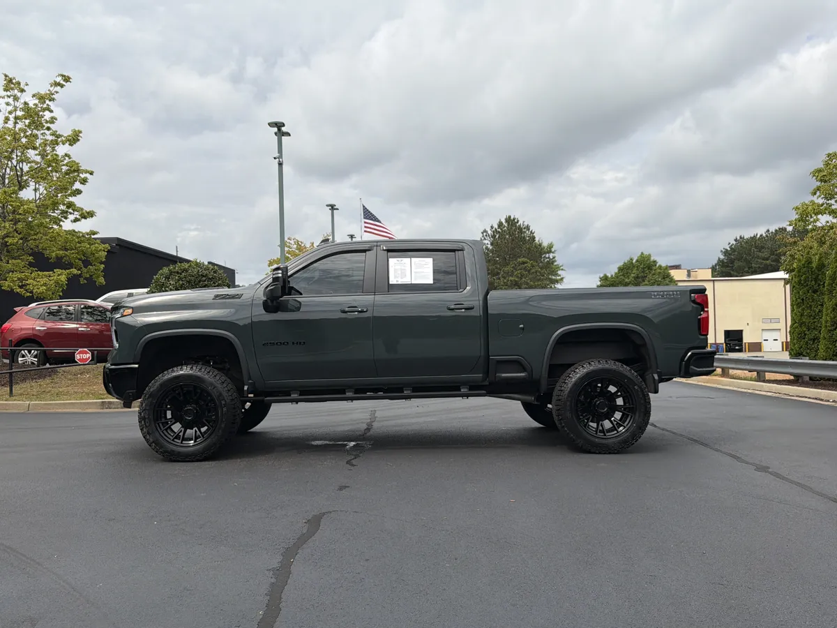 2025 Chevrolet Silverado 2500HD LT thumbnail 12