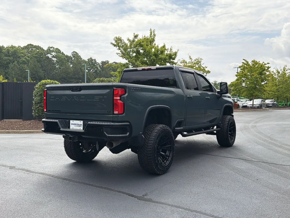 2025 Chevrolet Silverado 2500HD LT thumbnail 2