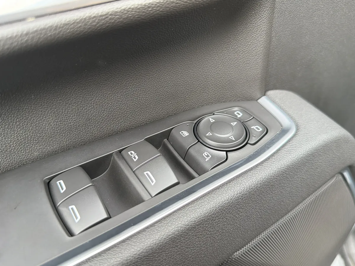 2025 Chevrolet Silverado 2500HD LT thumbnail 24