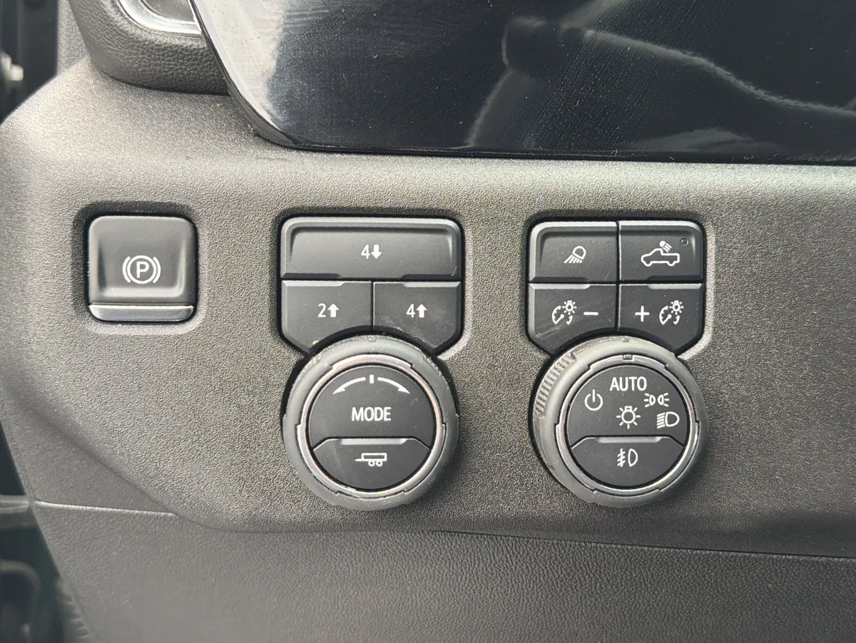 2025 Chevrolet Silverado 2500HD LT thumbnail 26