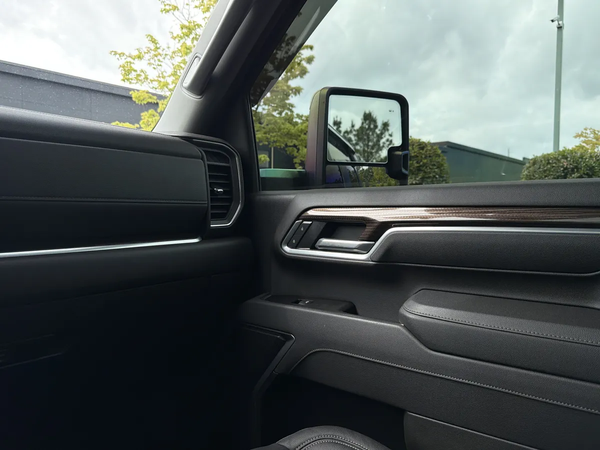 2025 Chevrolet Silverado 2500HD LT thumbnail 42