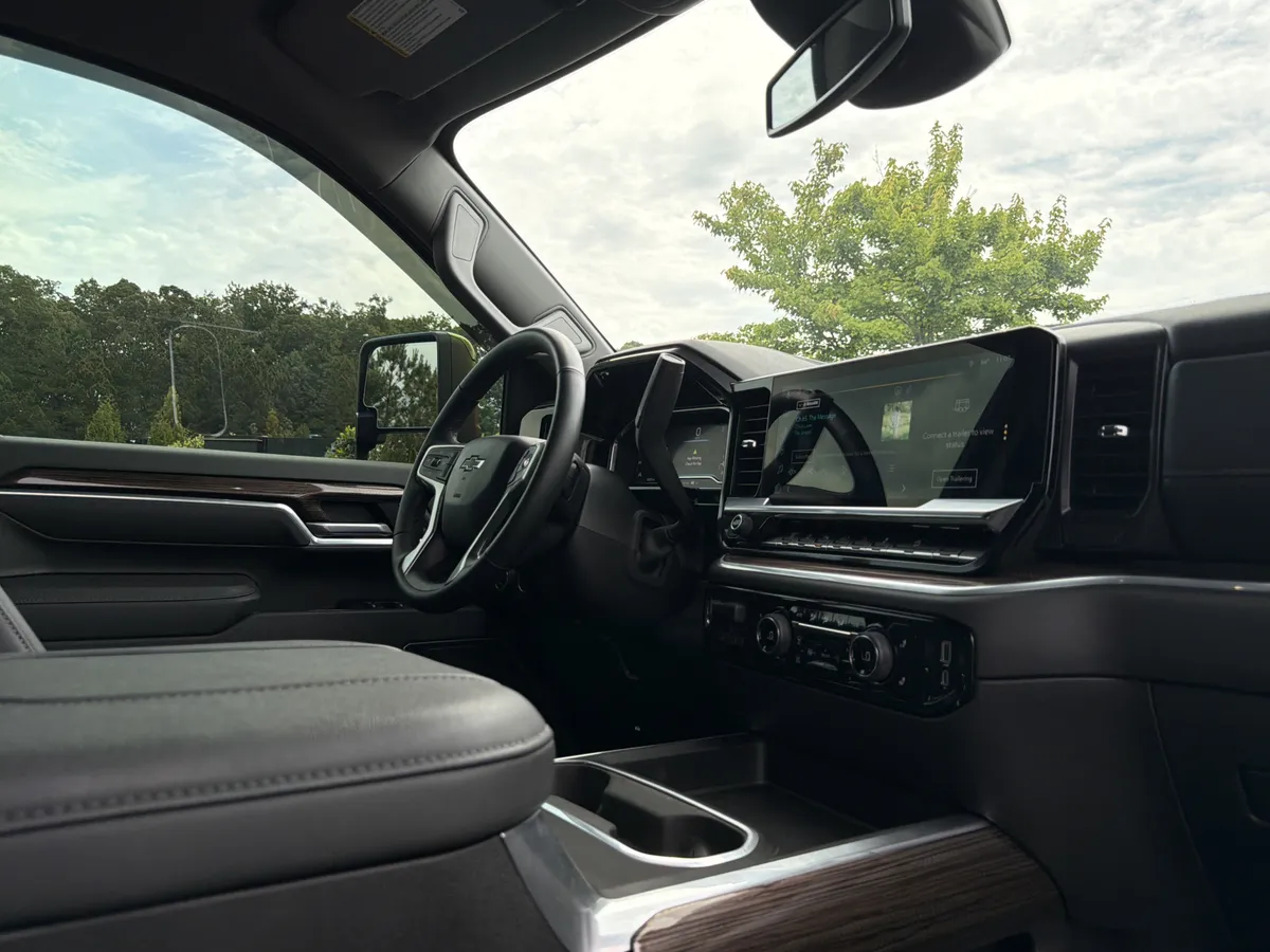 2025 Chevrolet Silverado 2500HD LT thumbnail 5