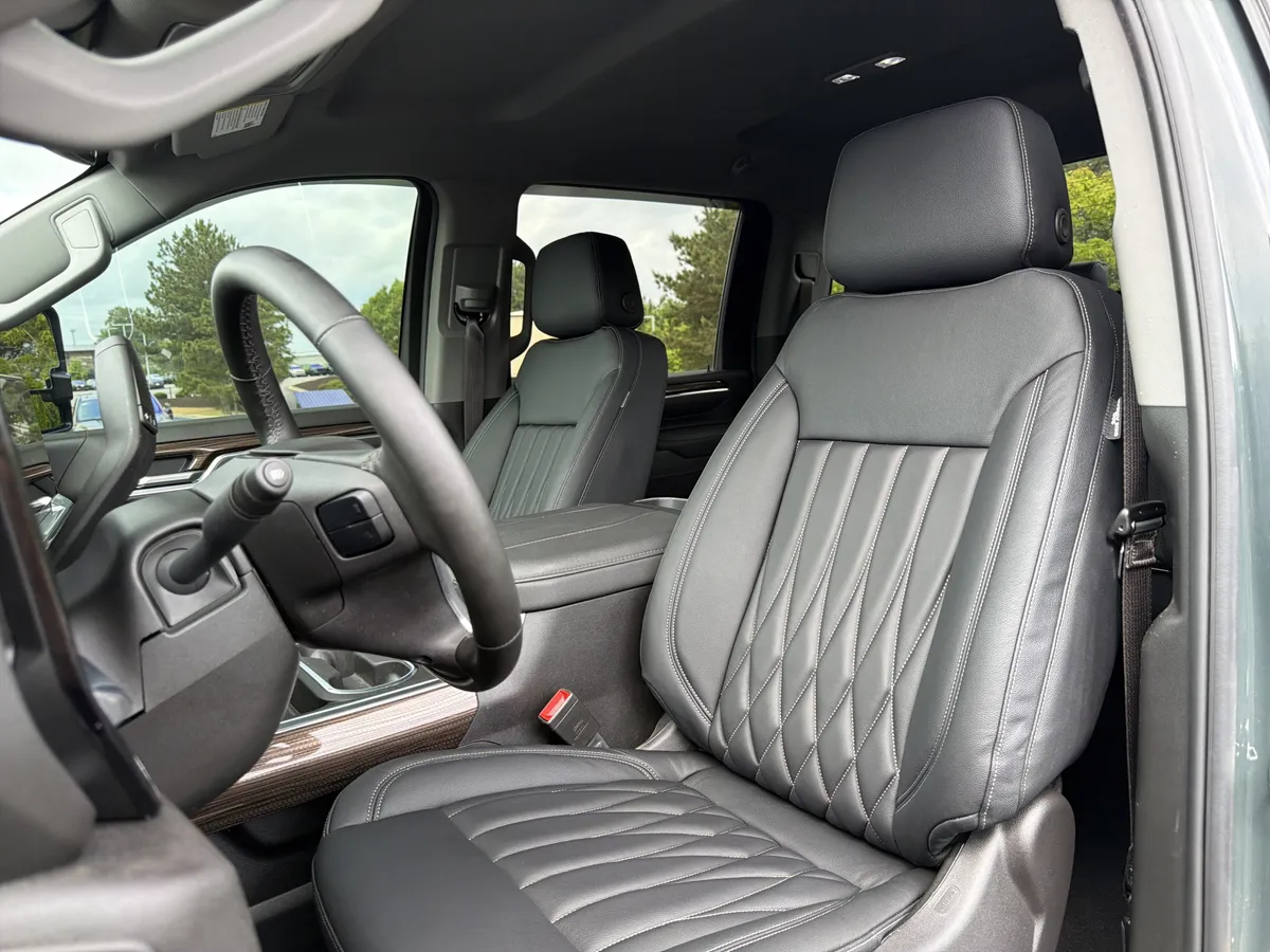 2025 Chevrolet Silverado 2500HD LT thumbnail 6