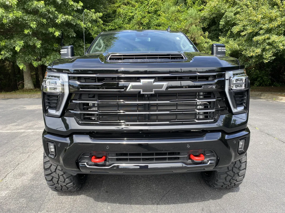 2025 Chevrolet Silverado 2500HD LT thumbnail 2
