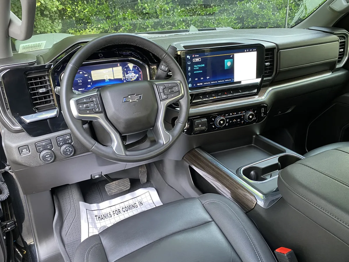 2025 Chevrolet Silverado 2500HD LT thumbnail 34