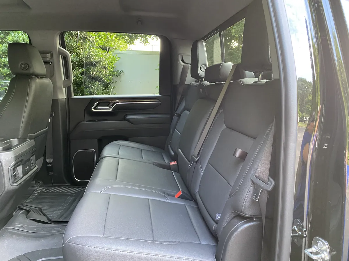 2025 Chevrolet Silverado 2500HD LT thumbnail 38