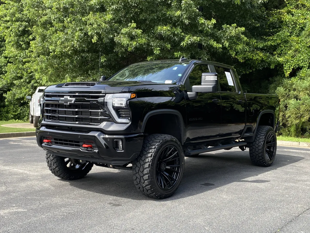 2025 Chevrolet Silverado 2500HD LT thumbnail 4