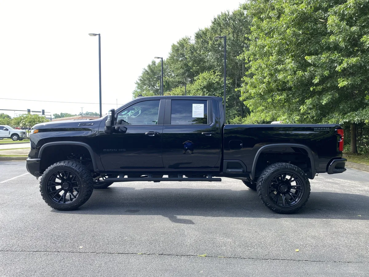 2025 Chevrolet Silverado 2500HD LT thumbnail 5