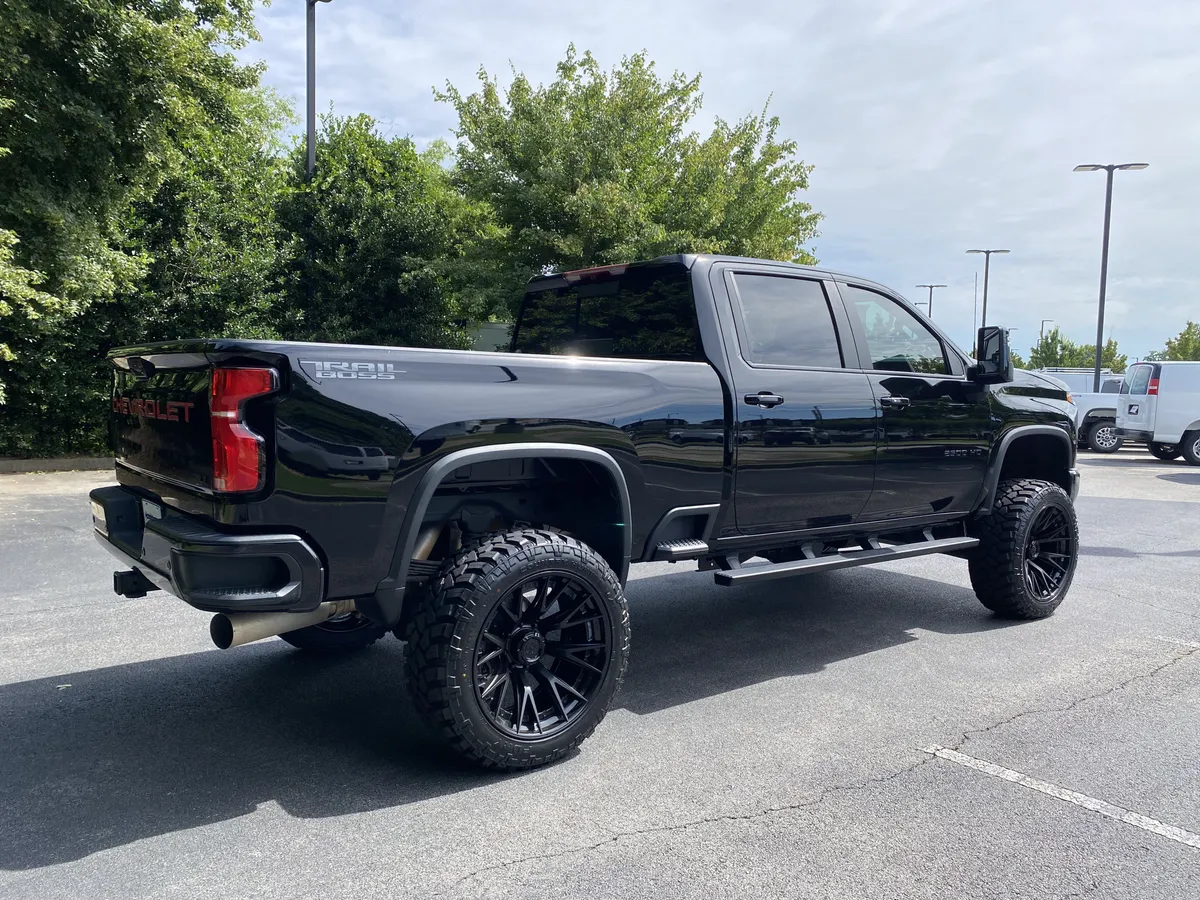 2025 Chevrolet Silverado 2500HD LT thumbnail 8