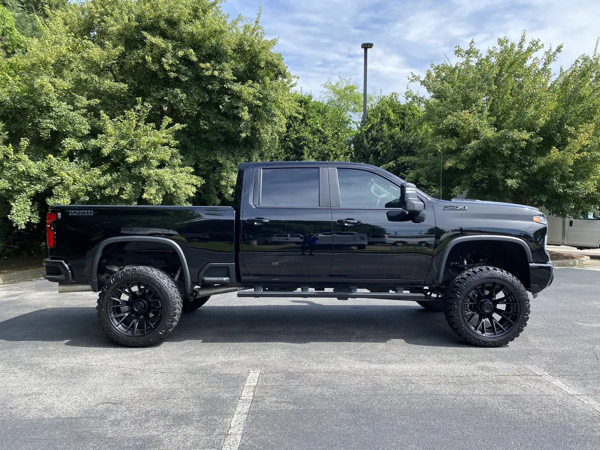 2025 Chevrolet Silverado 2500HD LT thumbnail 9