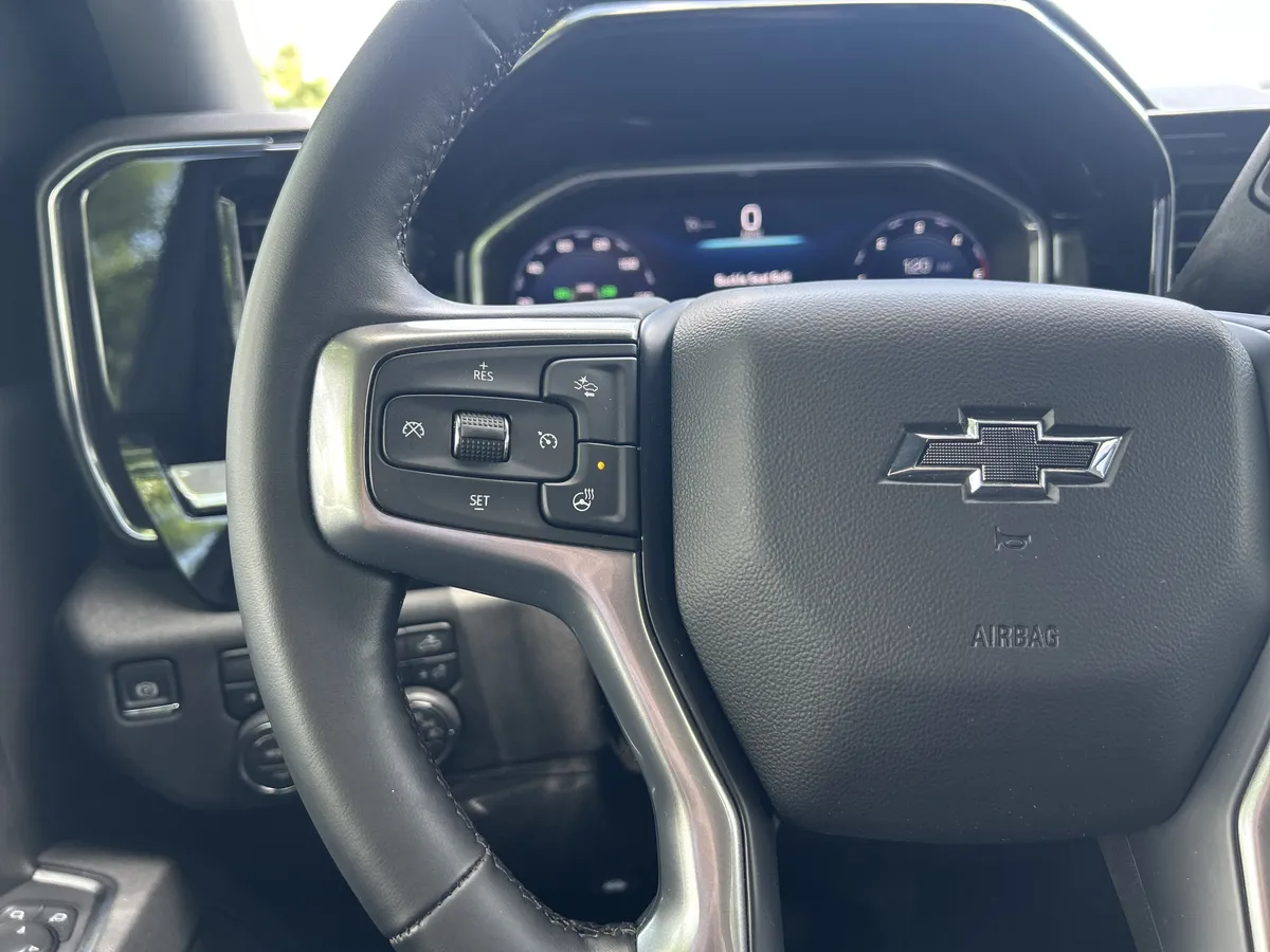 2025 Chevrolet Silverado 2500HD LT thumbnail 17