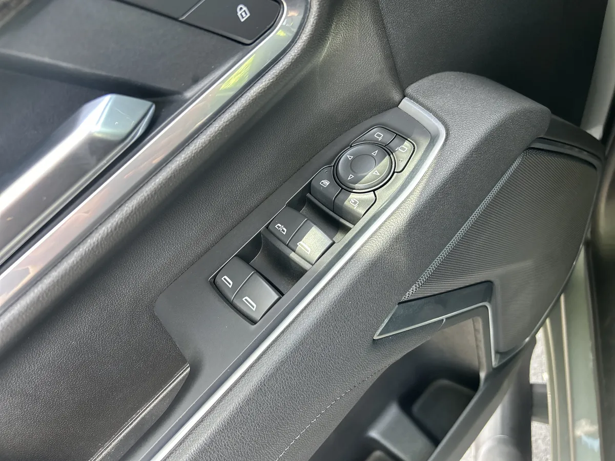 2025 Chevrolet Silverado 2500HD LT thumbnail 22