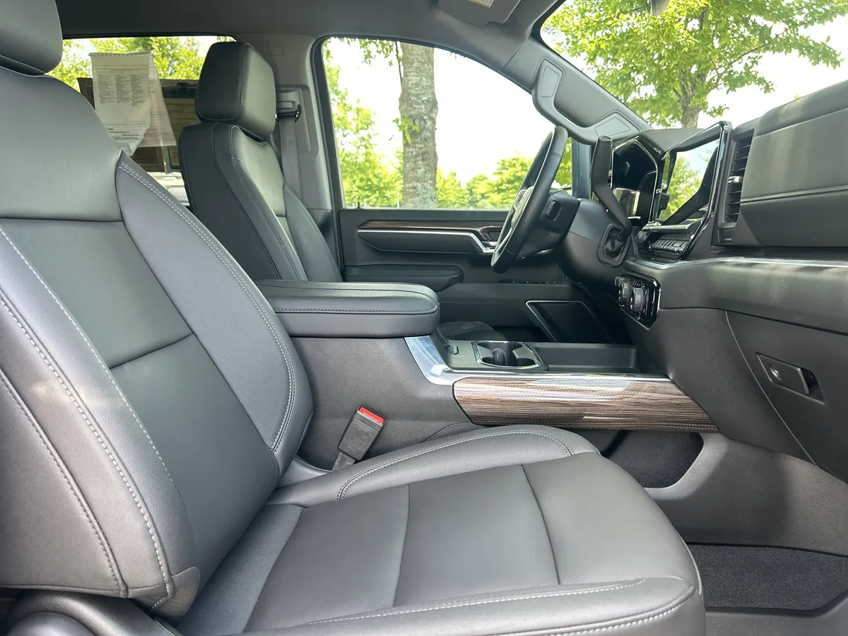 2025 Chevrolet Silverado 2500HD LT thumbnail 30