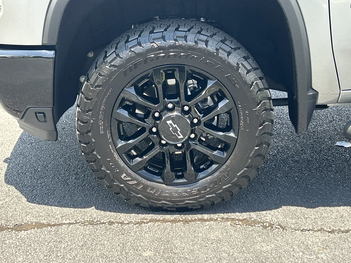 2025 Chevrolet Silverado 2500HD LT thumbnail 31