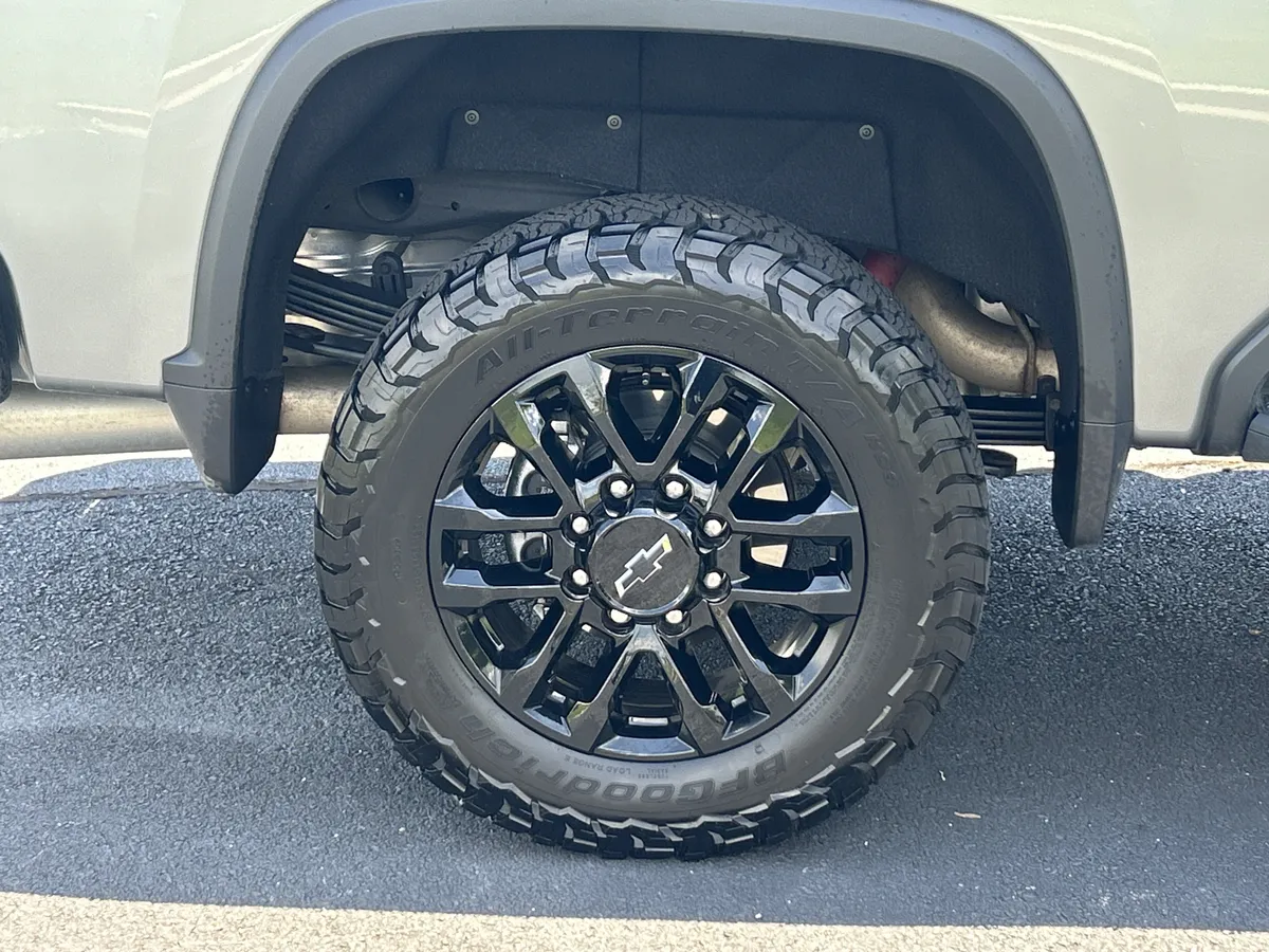 2025 Chevrolet Silverado 2500HD LT thumbnail 33