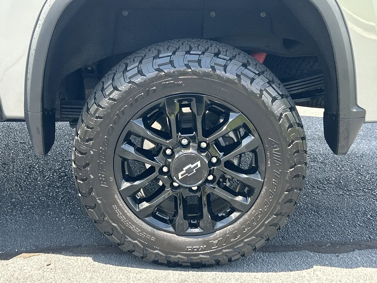 2025 Chevrolet Silverado 2500HD LT thumbnail 34