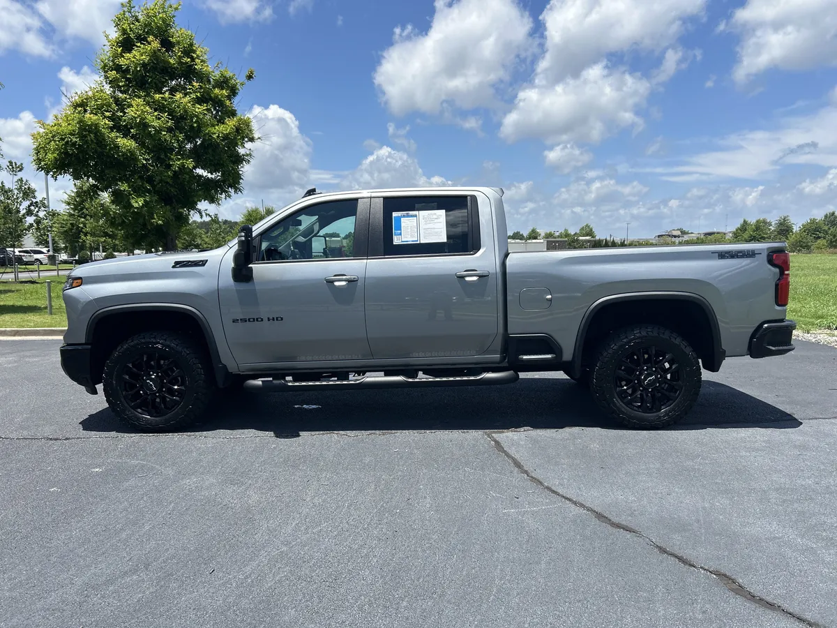 2025 Chevrolet Silverado 2500HD LT thumbnail 5