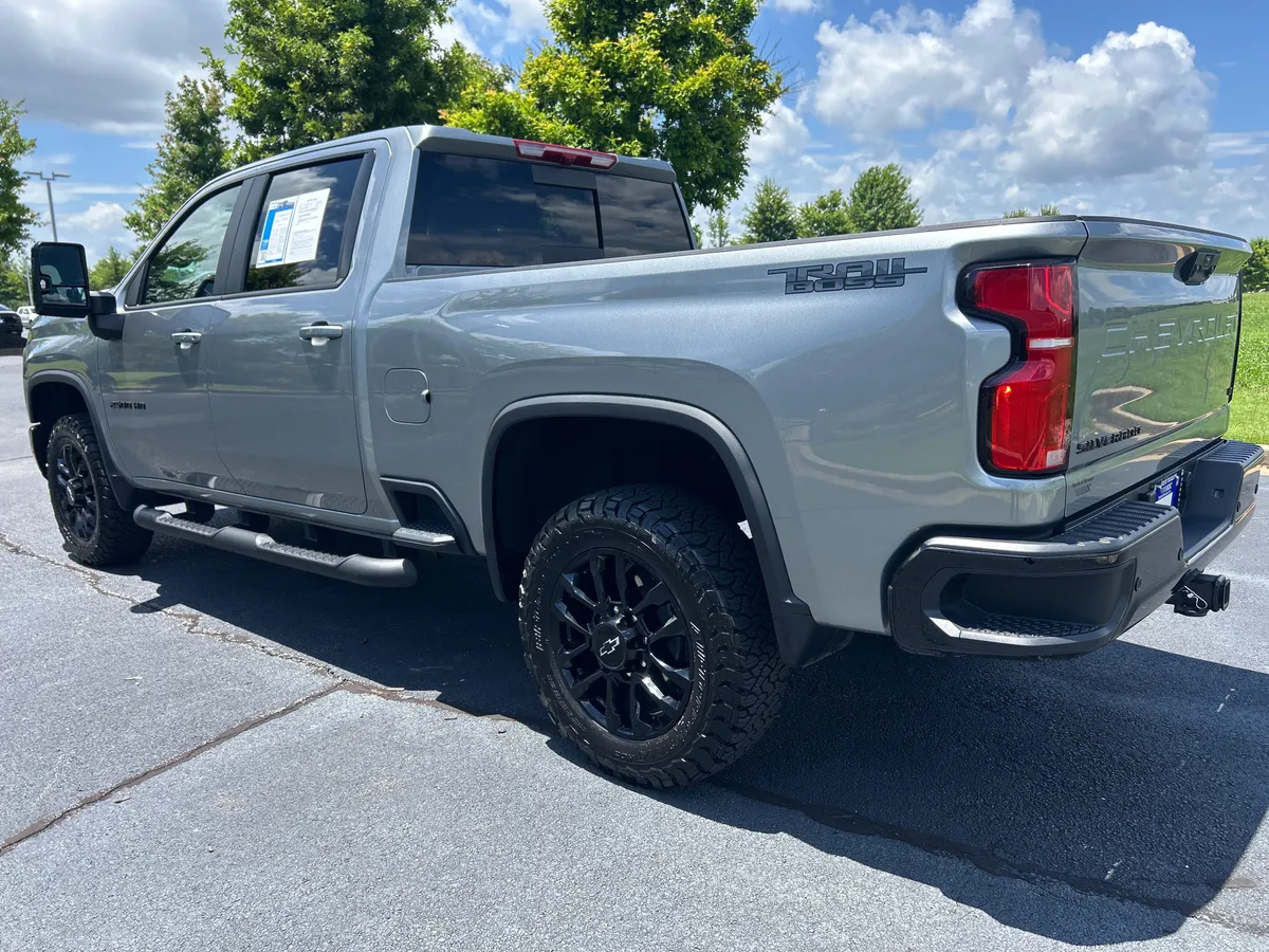 2025 Chevrolet Silverado 2500HD LT thumbnail 6