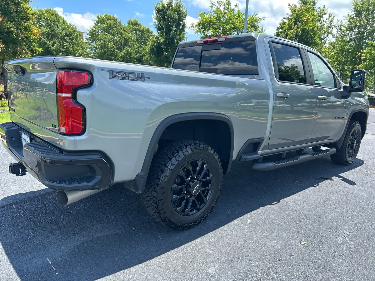2025 Chevrolet Silverado 2500HD LT thumbnail 8