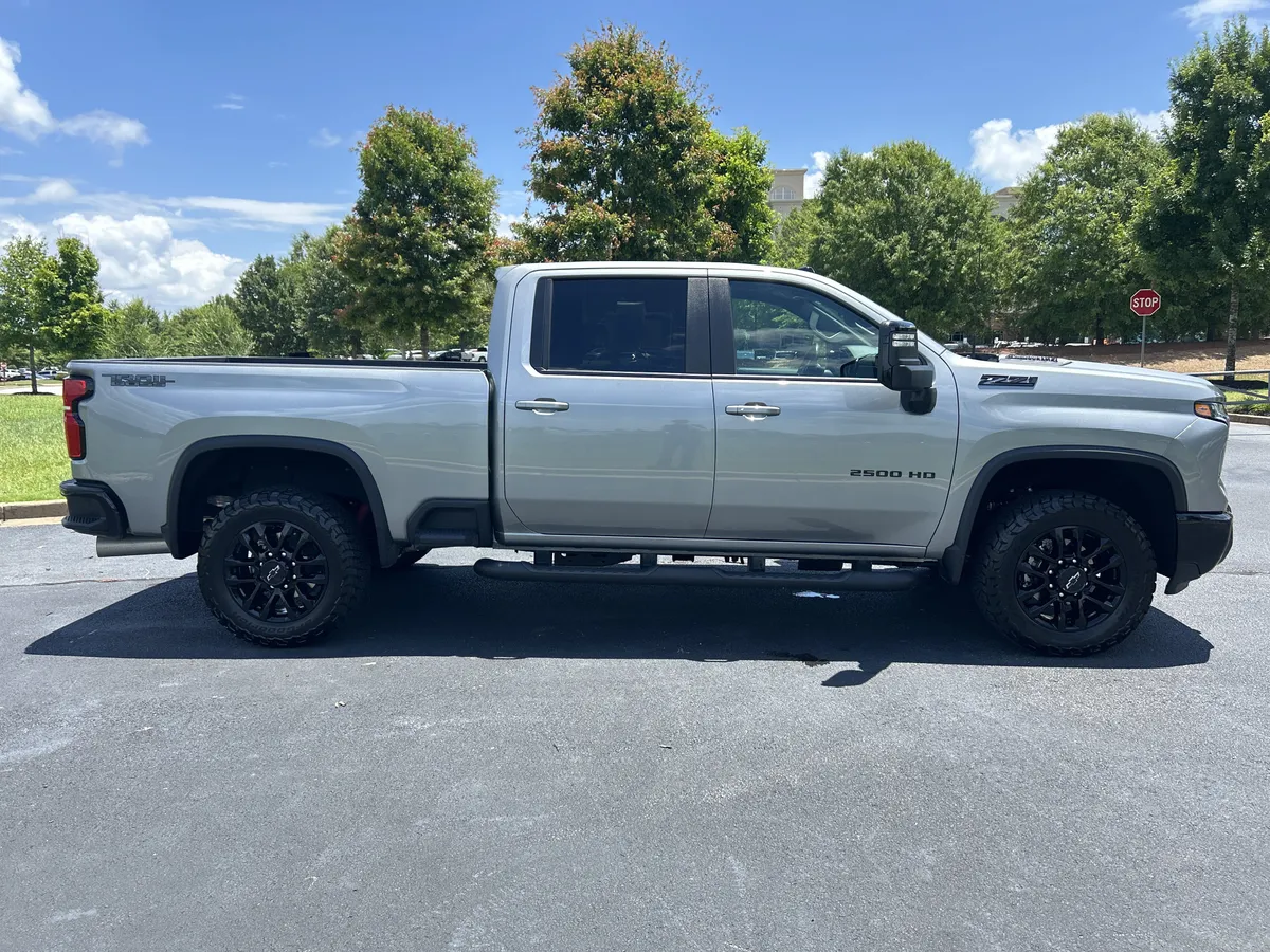 2025 Chevrolet Silverado 2500HD LT thumbnail 9