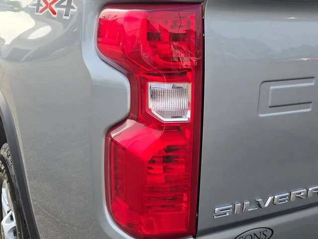 2025 Chevrolet Silverado 2500HD LT thumbnail 12