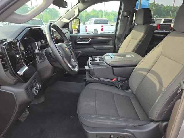 2025 Chevrolet Silverado 2500HD LT thumbnail 18