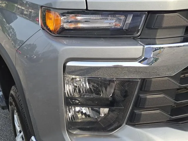 2025 Chevrolet Silverado 2500HD LT thumbnail 5