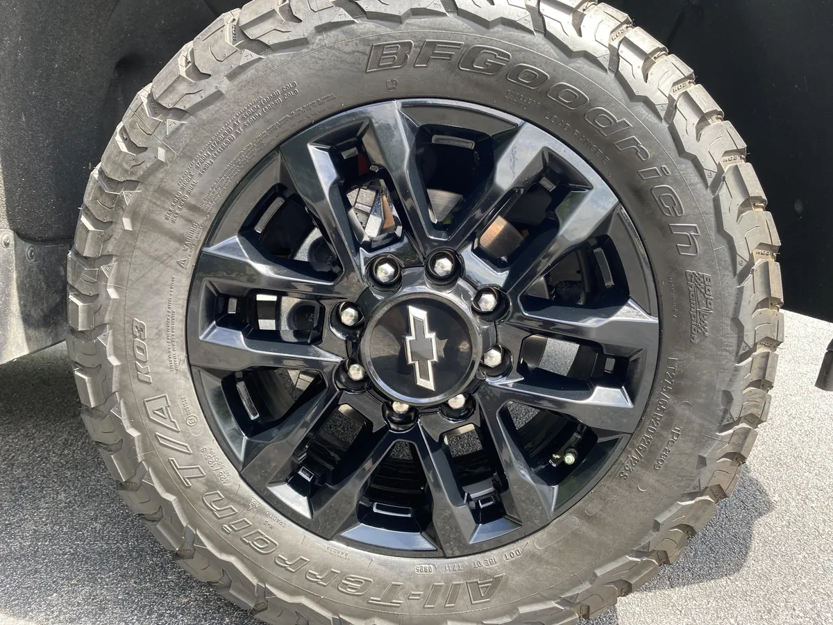 2025 Chevrolet Silverado 2500HD LTZ thumbnail 12