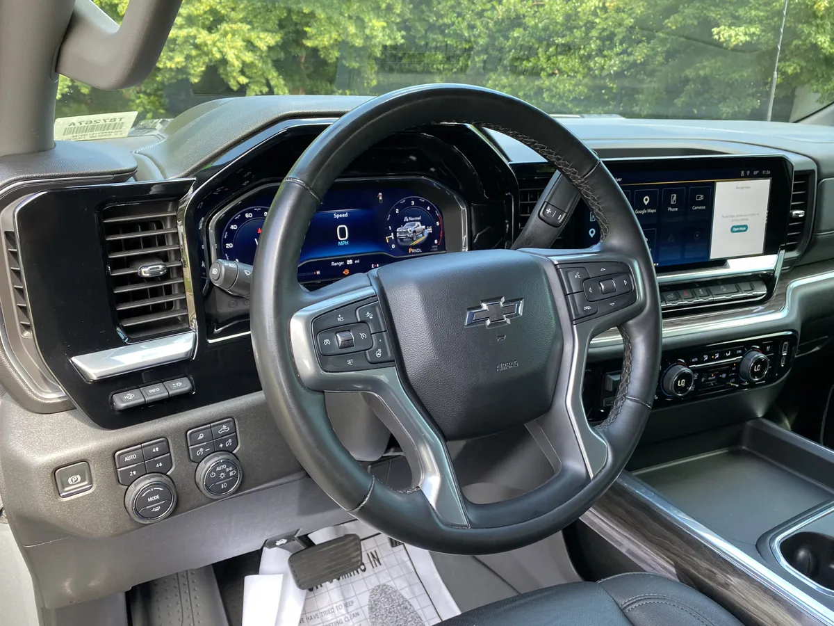 2025 Chevrolet Silverado 2500HD LTZ thumbnail 16