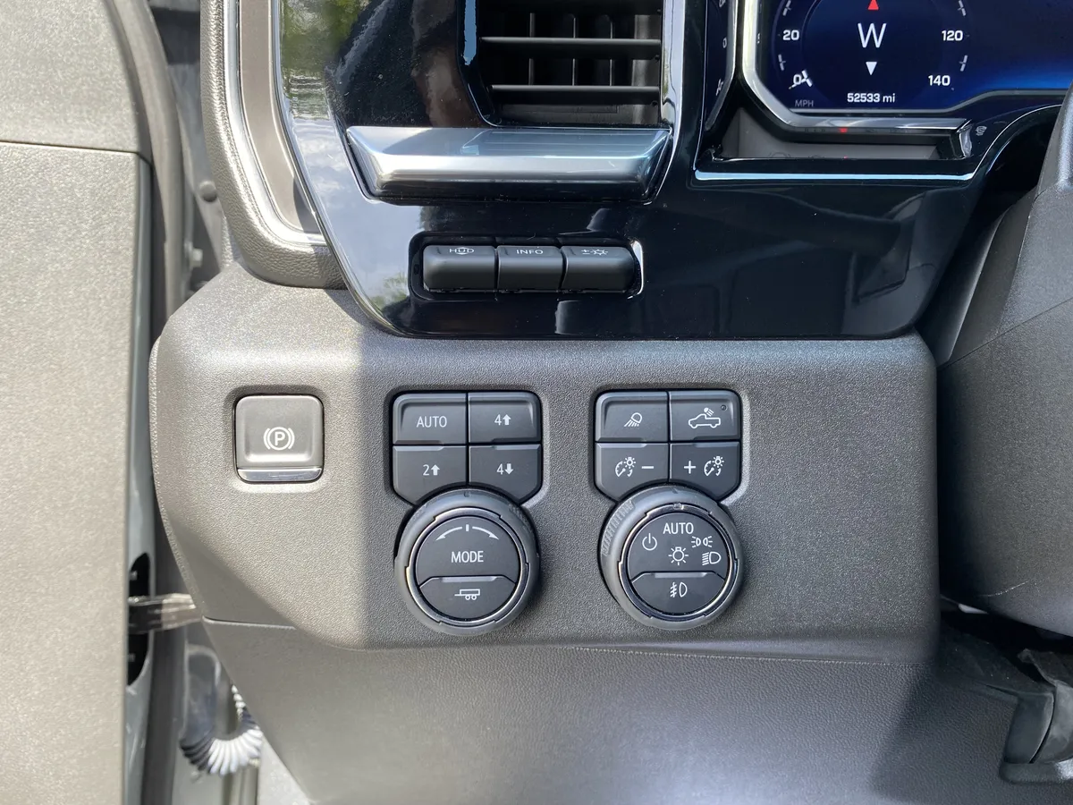 2025 Chevrolet Silverado 2500HD LTZ thumbnail 17
