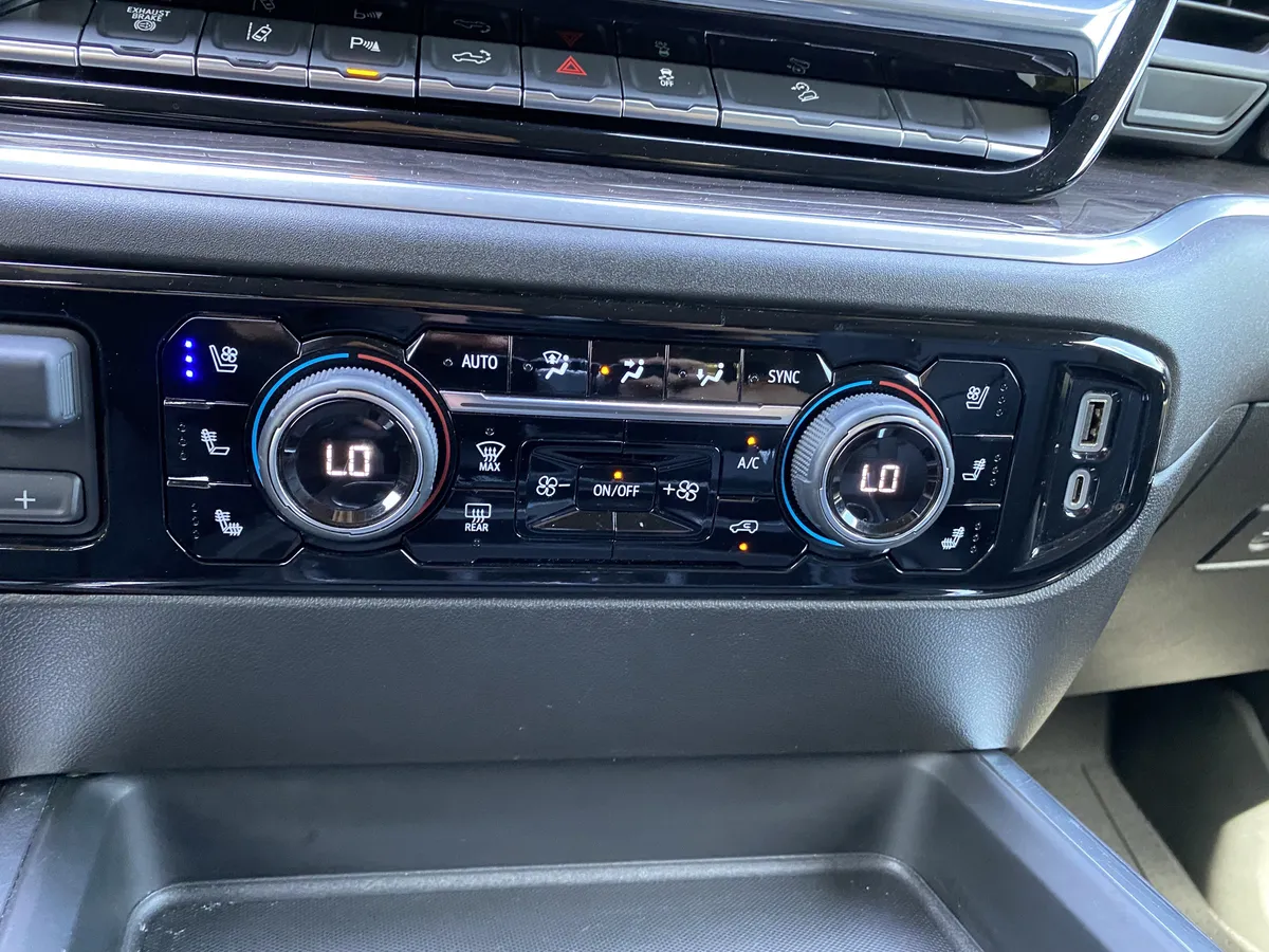 2025 Chevrolet Silverado 2500HD LTZ thumbnail 29