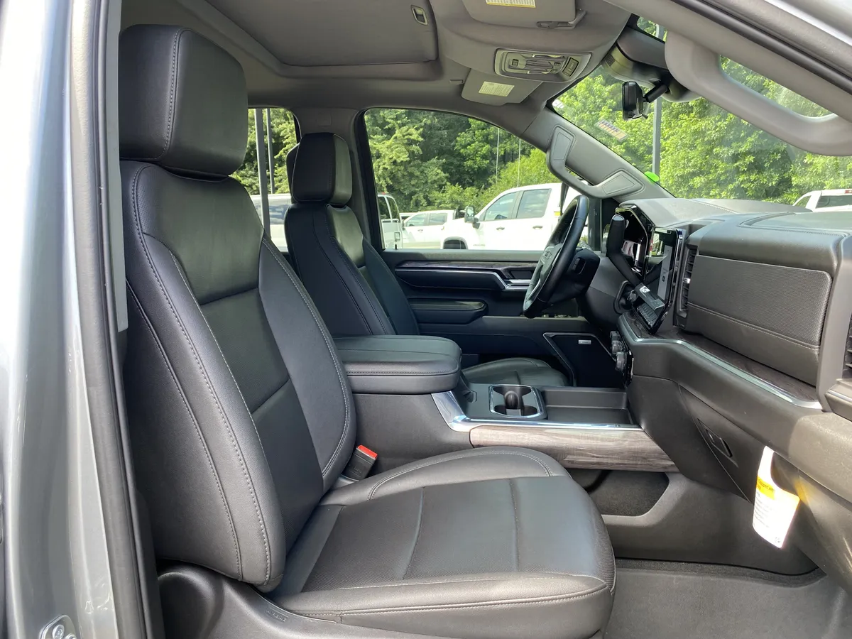 2025 Chevrolet Silverado 2500HD LTZ thumbnail 37