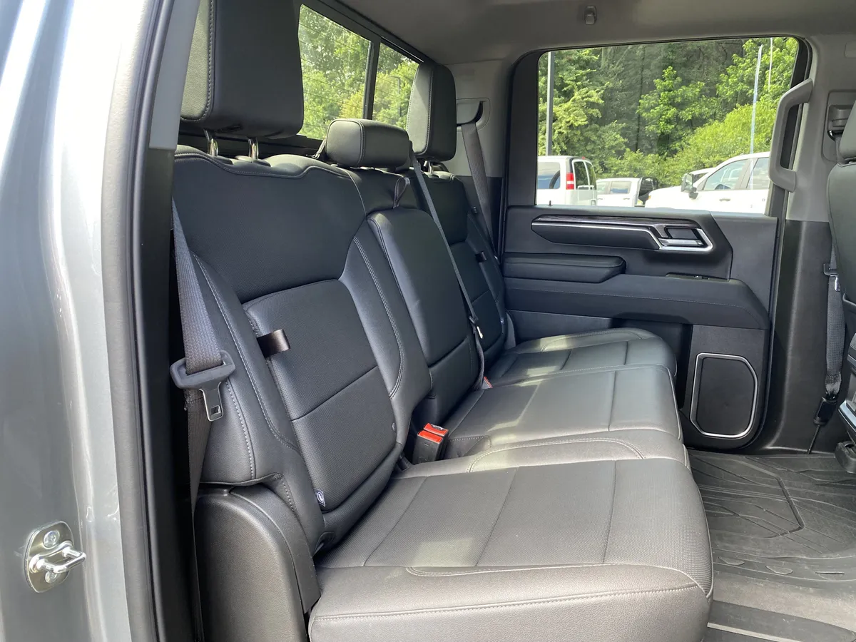 2025 Chevrolet Silverado 2500HD LTZ thumbnail 38
