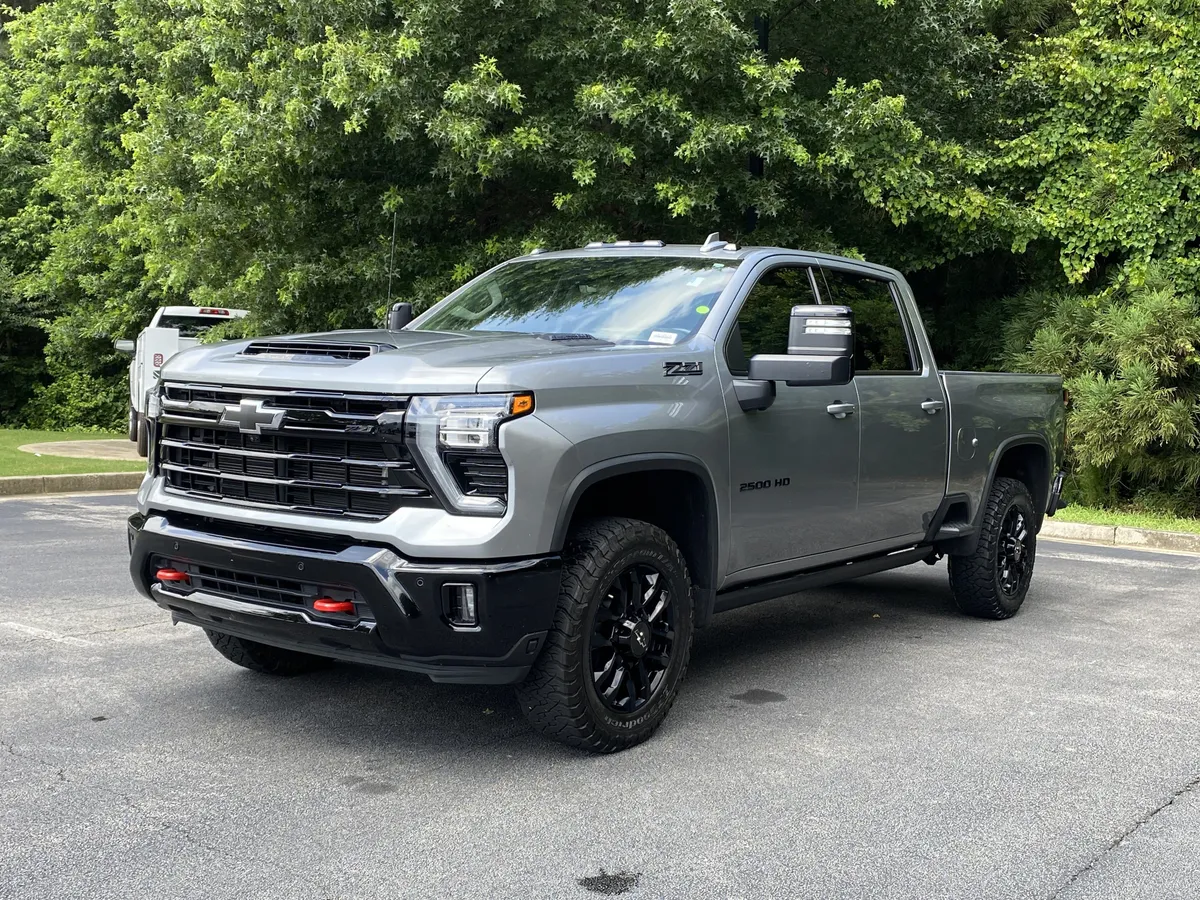2025 Chevrolet Silverado 2500HD LTZ thumbnail 4