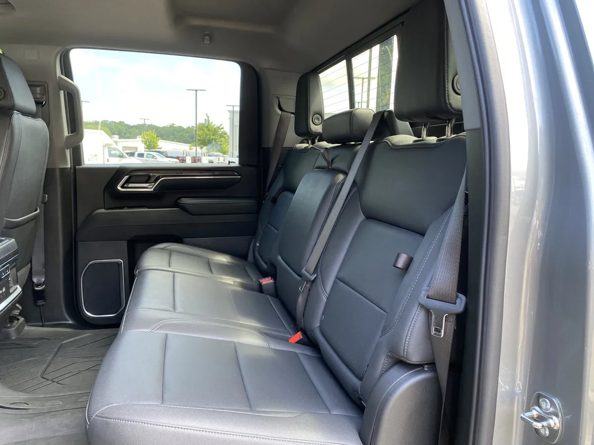 2025 Chevrolet Silverado 2500HD LTZ thumbnail 40