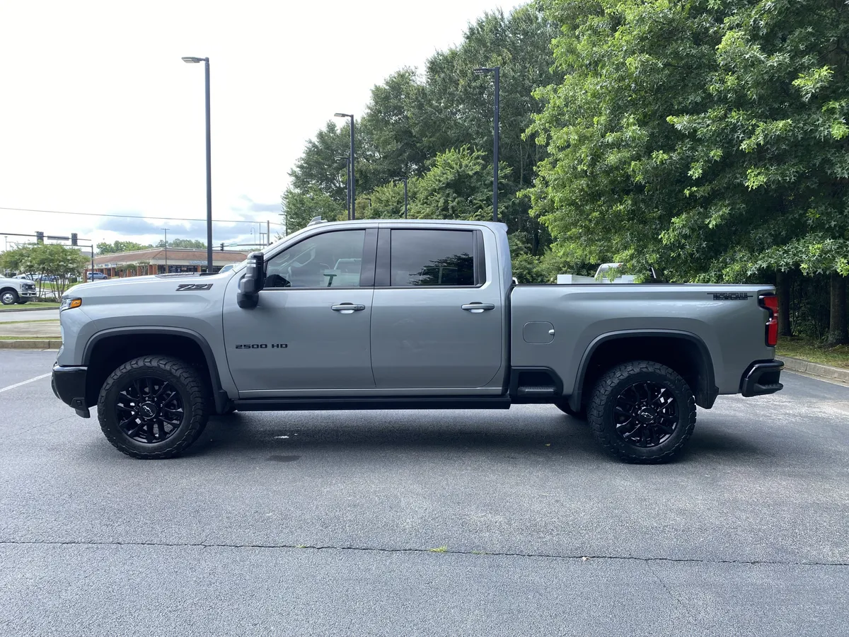 2025 Chevrolet Silverado 2500HD LTZ thumbnail 5