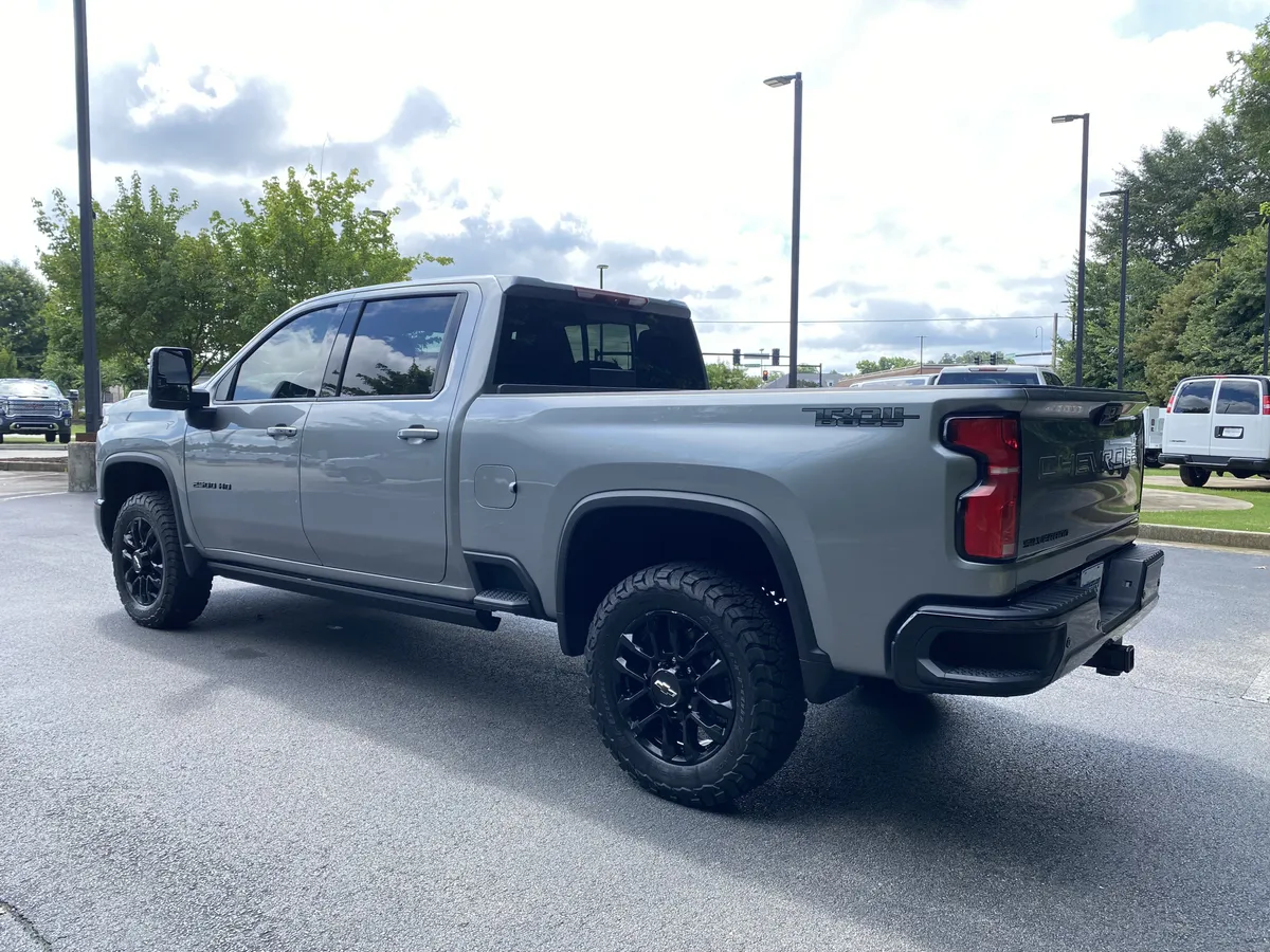 2025 Chevrolet Silverado 2500HD LTZ thumbnail 6
