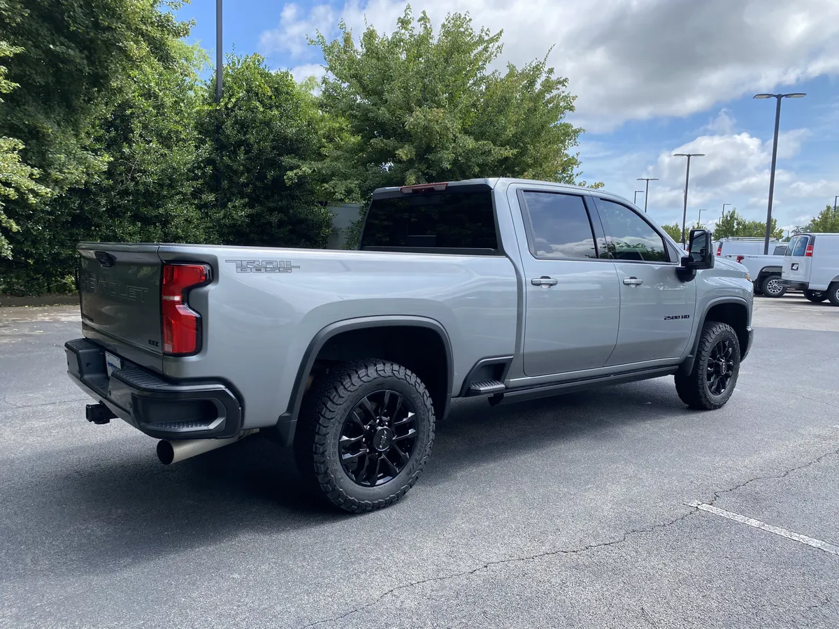 2025 Chevrolet Silverado 2500HD LTZ thumbnail 8