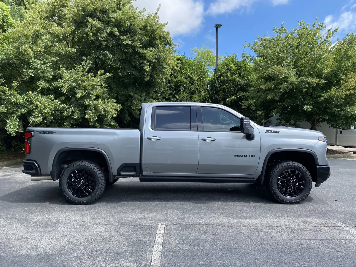 2025 Chevrolet Silverado 2500HD LTZ thumbnail 9
