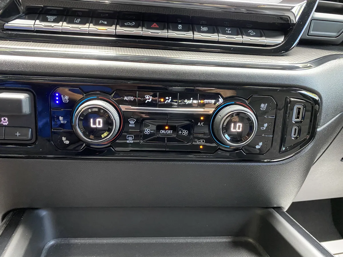 2025 Chevrolet Silverado 2500HD ZR2 thumbnail 30