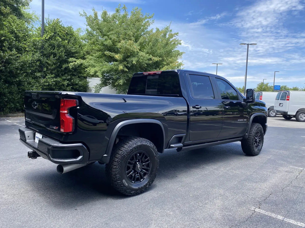 2025 Chevrolet Silverado 2500HD ZR2 thumbnail 8