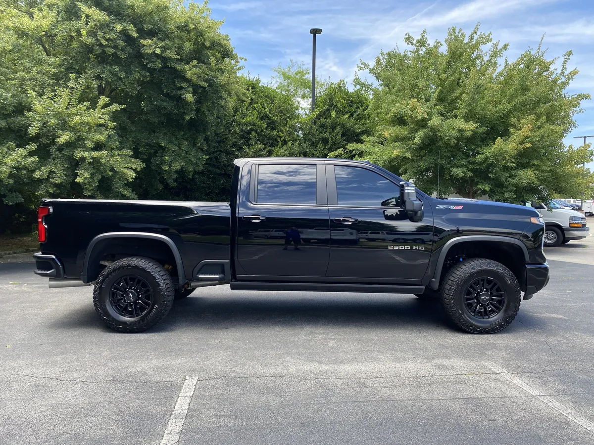 2025 Chevrolet Silverado 2500HD ZR2 thumbnail 9
