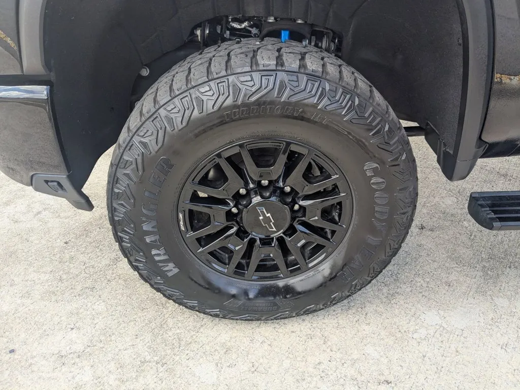 2025 Chevrolet Silverado 2500HD ZR2 thumbnail 10