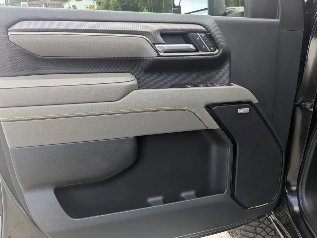 2025 Chevrolet Silverado 2500HD ZR2 thumbnail 11