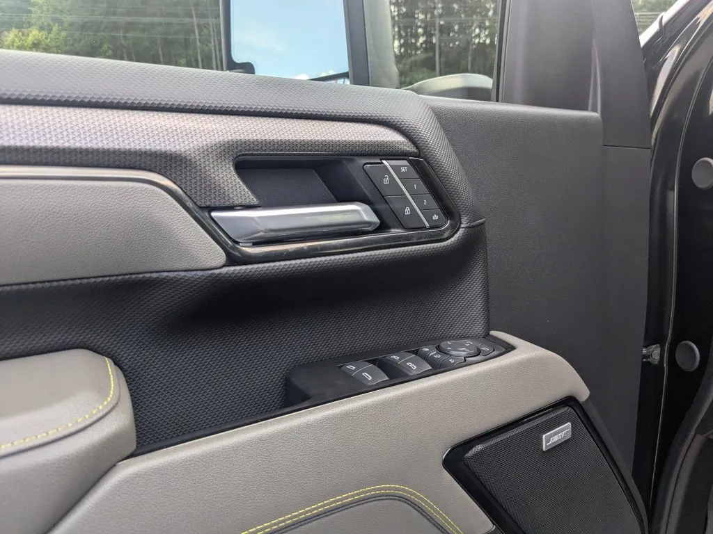 2025 Chevrolet Silverado 2500HD ZR2 thumbnail 12