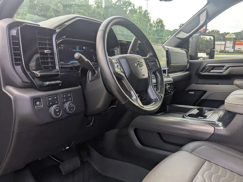 2025 Chevrolet Silverado 2500HD ZR2 thumbnail 14